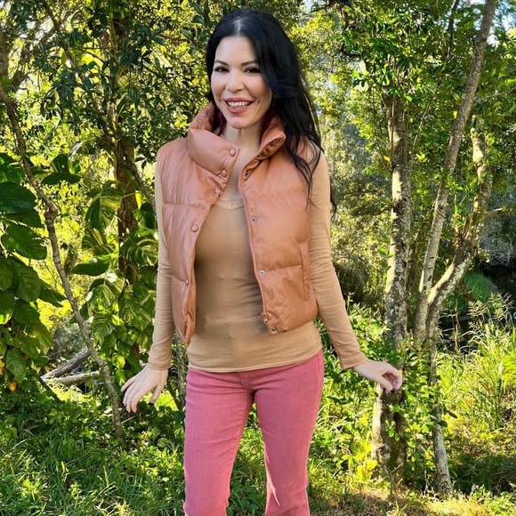 Meet your Posher, Jackie - Picture 2 of 8